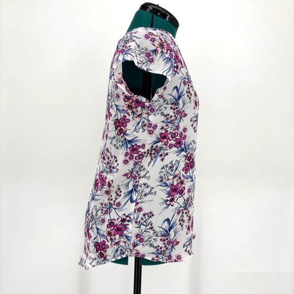 Pink Rose Vintage Blue & Pink Floral Criss Cross V-Neck Short Sleeve Top, Medium - Picture 9 of 16